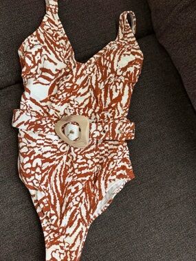 Time and Tru White & Rust Patterned One-Piece Swimsuit with Belt